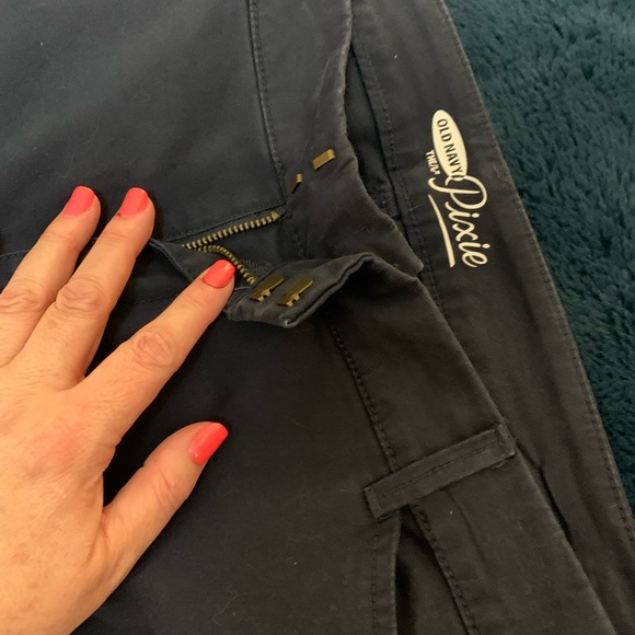 Old Navy ankle length Pixie pants - Picture 6 of 6